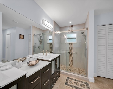299 Rotonda Circle - Photo Thumbnail 11