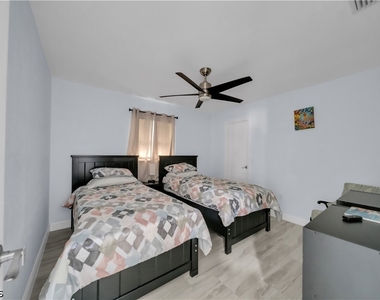 299 Rotonda Circle - Photo Thumbnail 22
