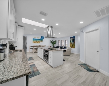 299 Rotonda Circle - Photo Thumbnail 7