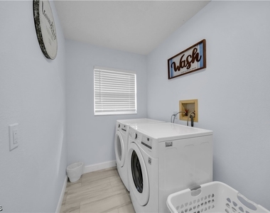 299 Rotonda Circle - Photo Thumbnail 13