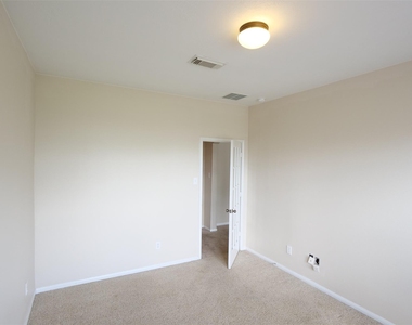 3827 Pine Forest Green Boulevard - Photo Thumbnail 12