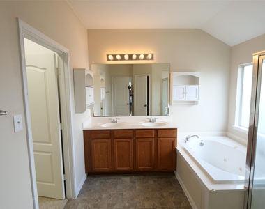 3827 Pine Forest Green Boulevard - Photo Thumbnail 30