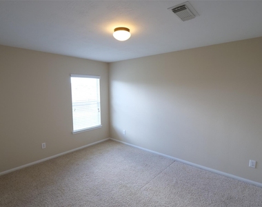 3827 Pine Forest Green Boulevard - Photo Thumbnail 18