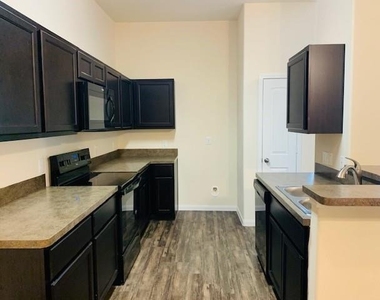 2319 Bermuda Palms Drive - Photo Thumbnail 2