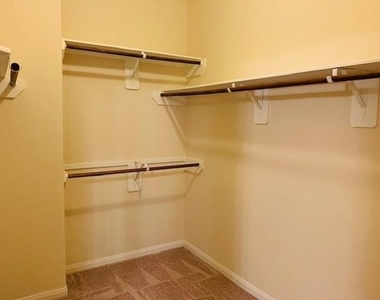 2319 Bermuda Palms Drive - Photo Thumbnail 10