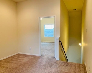 2319 Bermuda Palms Drive - Photo Thumbnail 5