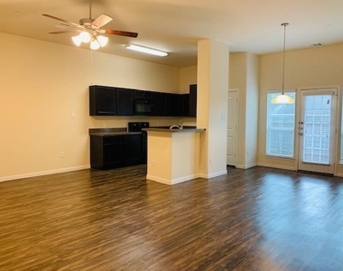 2319 Bermuda Palms Drive - Photo Thumbnail 1
