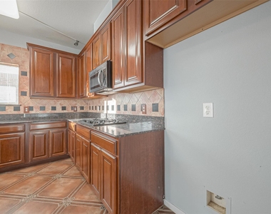 9407 Demsey Mill Drive - Photo Thumbnail 13