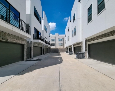 5709 Larkin Street - Photo Thumbnail 2