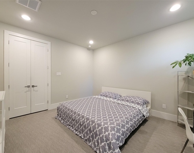 5709 Larkin Street - Photo Thumbnail 9