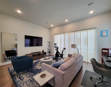 5709 Larkin Street - Photo Thumbnail 13