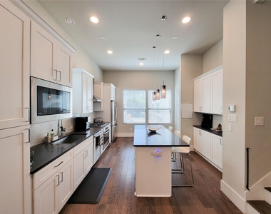5709 Larkin Street - Photo Thumbnail 23