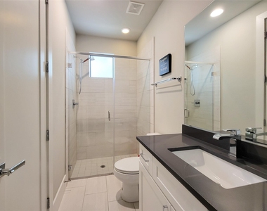 5709 Larkin Street - Photo Thumbnail 10