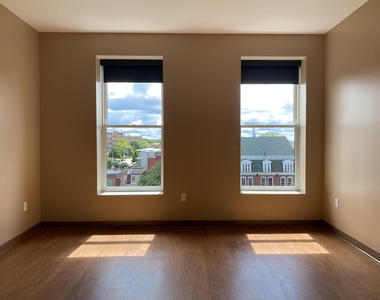 83 Hanover - Photo Thumbnail 12