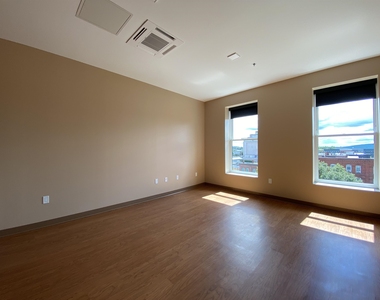 83 Hanover - Photo Thumbnail 13