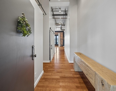 915 Franklin Street - Photo Thumbnail 4