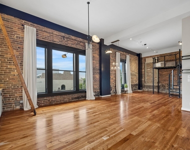 915 Franklin Street - Photo Thumbnail 5