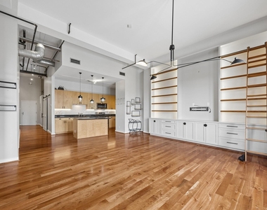 915 Franklin Street - Photo Thumbnail 10