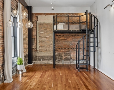 915 Franklin Street - Photo Thumbnail 7