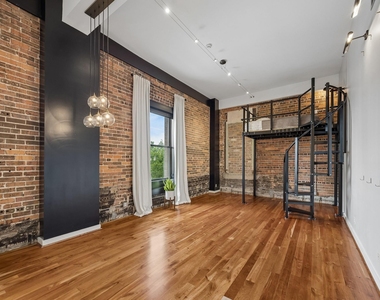 915 Franklin Street - Photo Thumbnail 6