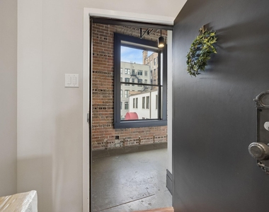 915 Franklin Street - Photo Thumbnail 27