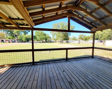 305 Paddock - Photo Thumbnail 4
