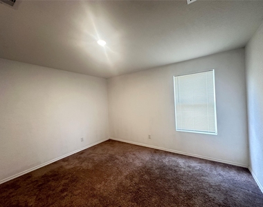 2722 Winterfell Street - Photo Thumbnail 20