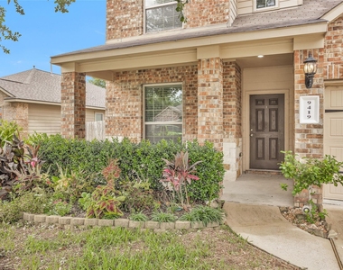9419 Elliotts Court - Photo Thumbnail 3