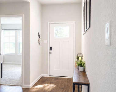 519 Kickapoo Drive - Photo Thumbnail 2