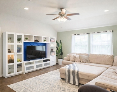 519 Kickapoo Drive - Photo Thumbnail 8