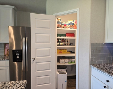 519 Kickapoo Drive - Photo Thumbnail 7