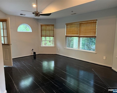 511 Chatfield - Photo Thumbnail 9