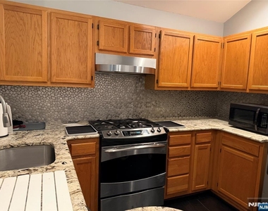 511 Chatfield - Photo Thumbnail 6