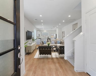 2107 Fisher Bend Drive - Photo Thumbnail 4
