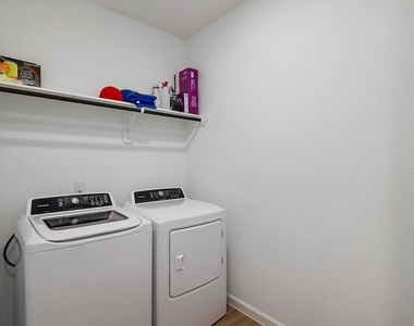 2107 Fisher Bend Drive - Photo Thumbnail 17
