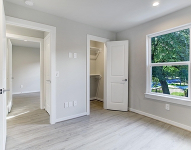 645 E 11th 1/2 Street - Photo Thumbnail 2