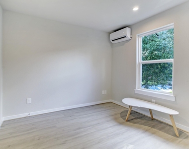 645 E 11th 1/2 Street - Photo Thumbnail 3