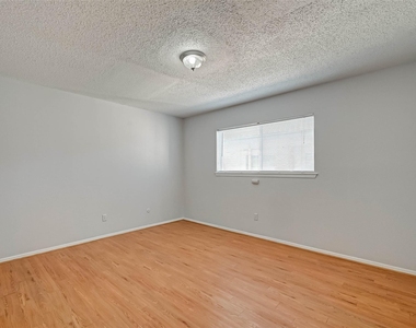 7714 Renwick Drive - Photo Thumbnail 11