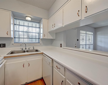 7714 Renwick Drive - Photo Thumbnail 10