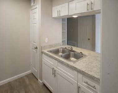 8345 Park Place Boulevard - Photo Thumbnail 4