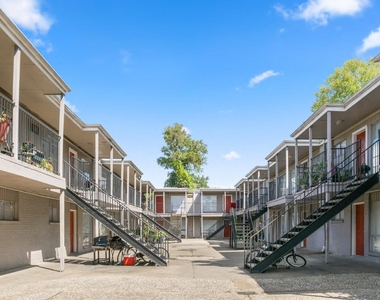 8345 Park Place Boulevard - Photo Thumbnail 1