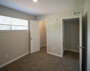 8345 Park Place Boulevard - Photo Thumbnail 1