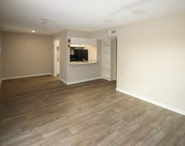 8345 Park Place Boulevard - Photo Thumbnail 6
