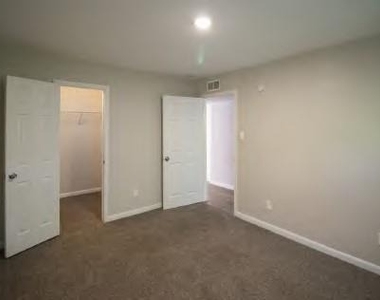 8345 Park Place Boulevard - Photo Thumbnail 3