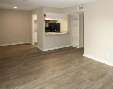 8345 Park Place Boulevard - Photo Thumbnail 9