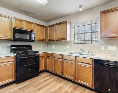 3111 Holly Ranch Drive - Photo Thumbnail 13