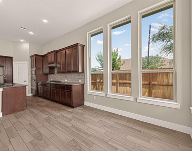 2619 Lilac Point Lane - Photo Thumbnail 12