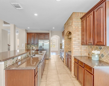 5307 Riverstone Crossing Drive - Photo Thumbnail 8