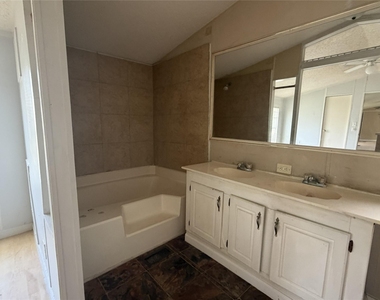 1020 Dr Martin Luther King Jr Drive - Photo Thumbnail 8