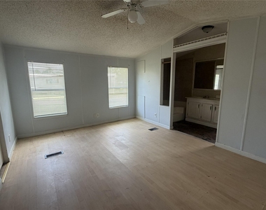 1020 Dr Martin Luther King Jr Drive - Photo Thumbnail 7